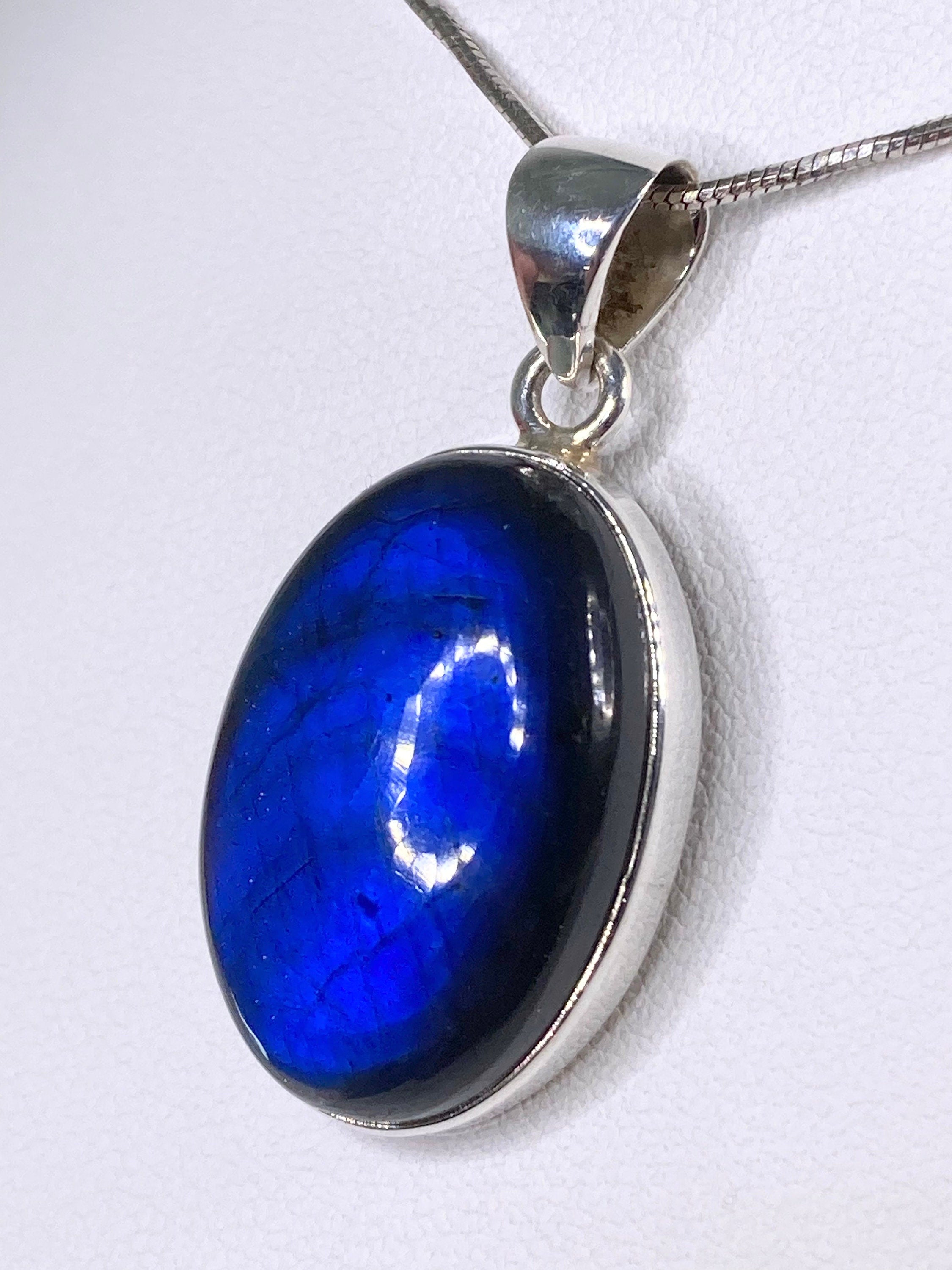 Grade A - Blue Labradorite and Silver Pendant (MA03)