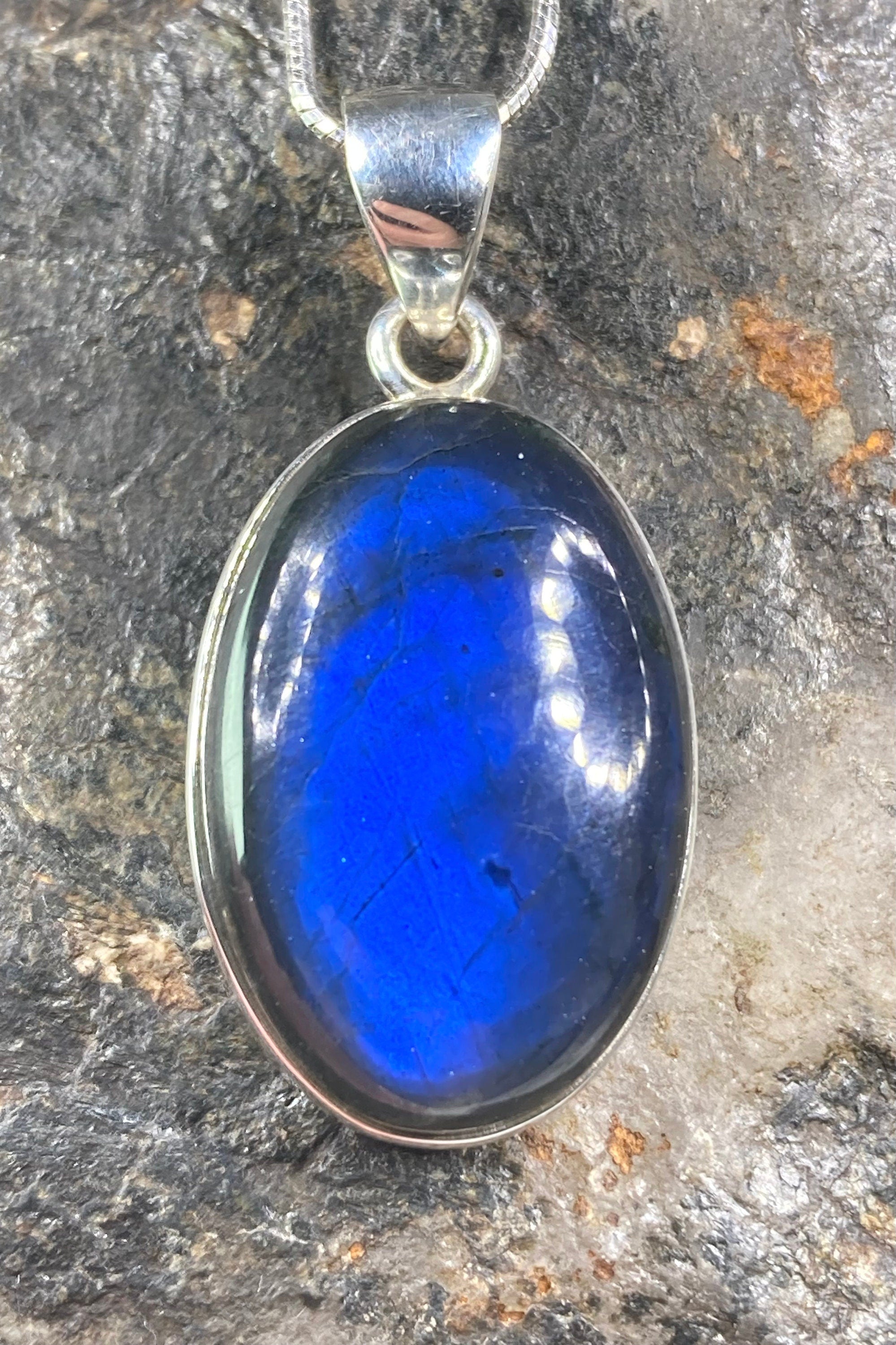 Grade A - Blue Labradorite and Silver Pendant (MA03)