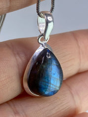 Grade A - Blue Labradorite and Silver Pendant (M03)