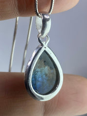 Grade A - Blue Labradorite and Silver Pendant (M03)