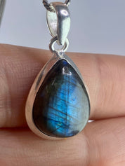 Grade A - Blue Labradorite and Silver Pendant (M03)