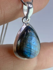 Grade A - Blue Labradorite and Silver Pendant (M03)