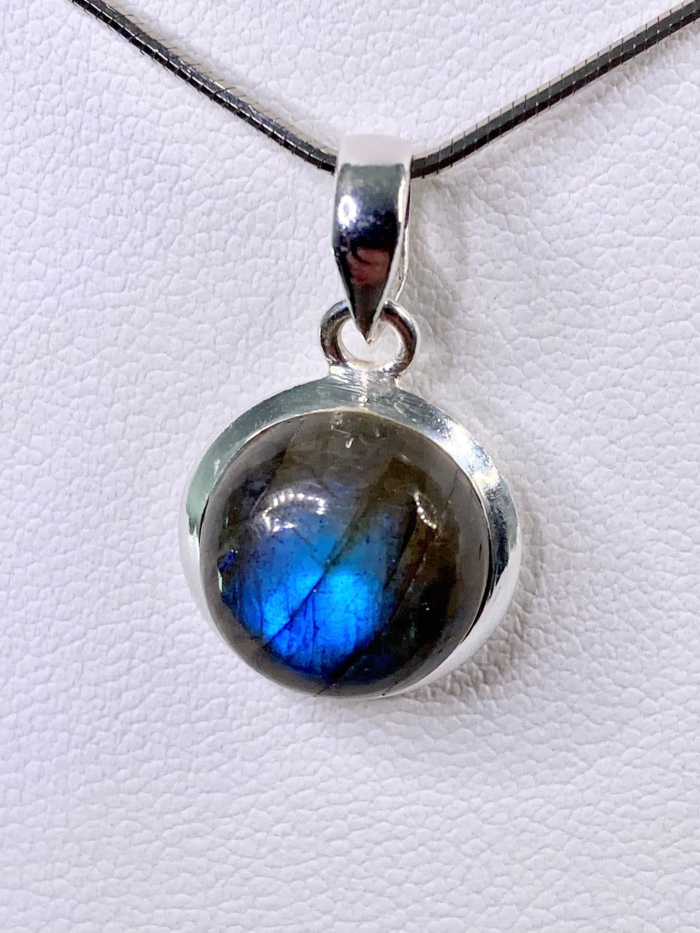 Grade A - Blue Labradorite and Silver Pendant (M03)