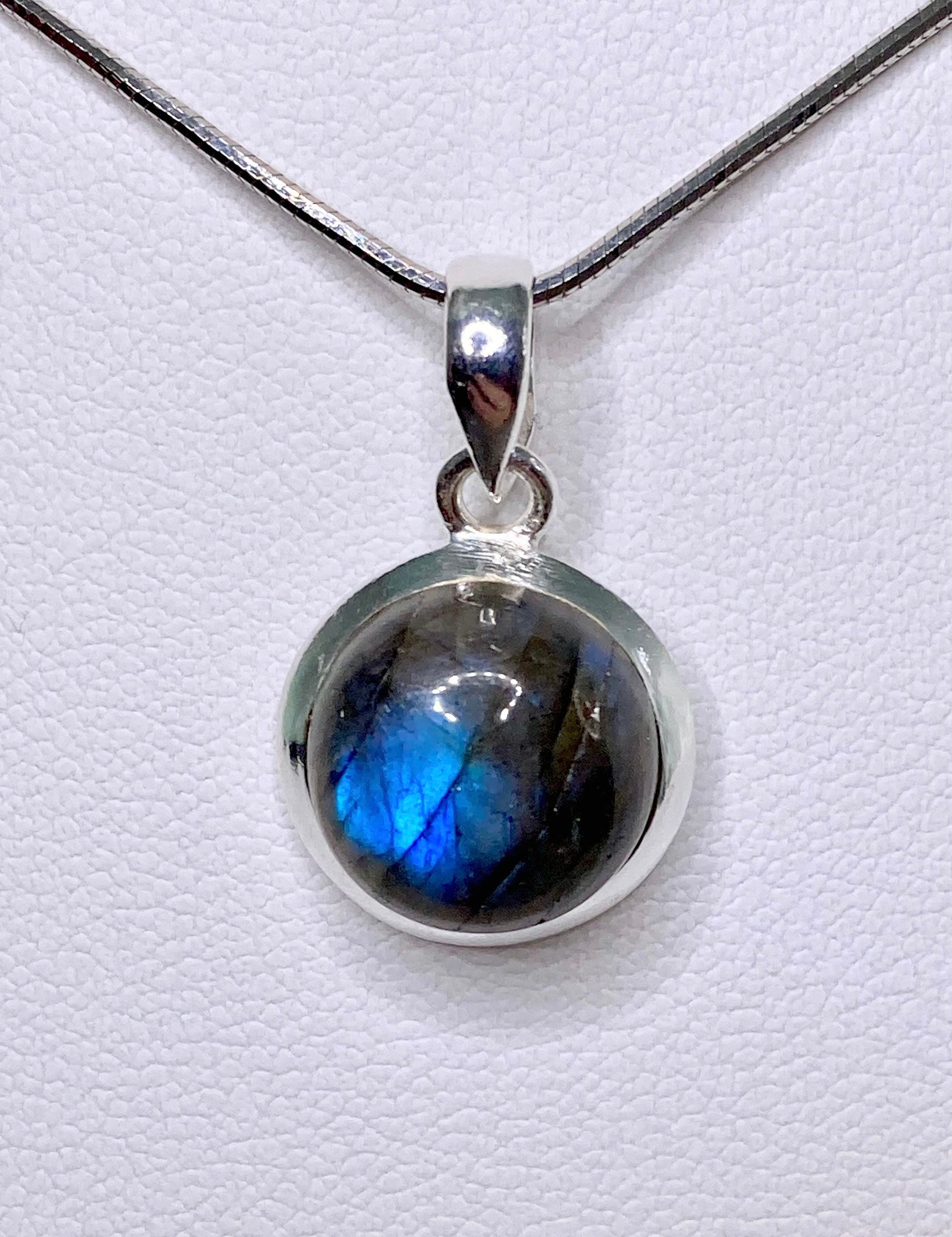 Grade A - Blue Labradorite and Silver Pendant (M03)