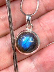 Grade A - Blue Labradorite and Silver Pendant (M03)