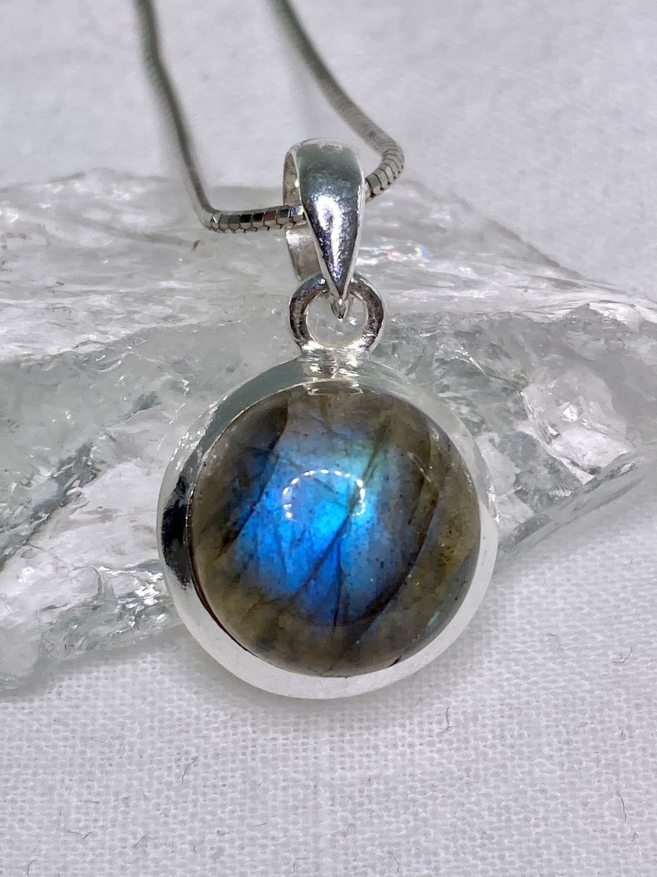 Grade A - Blue Labradorite and Silver Pendant (M03)