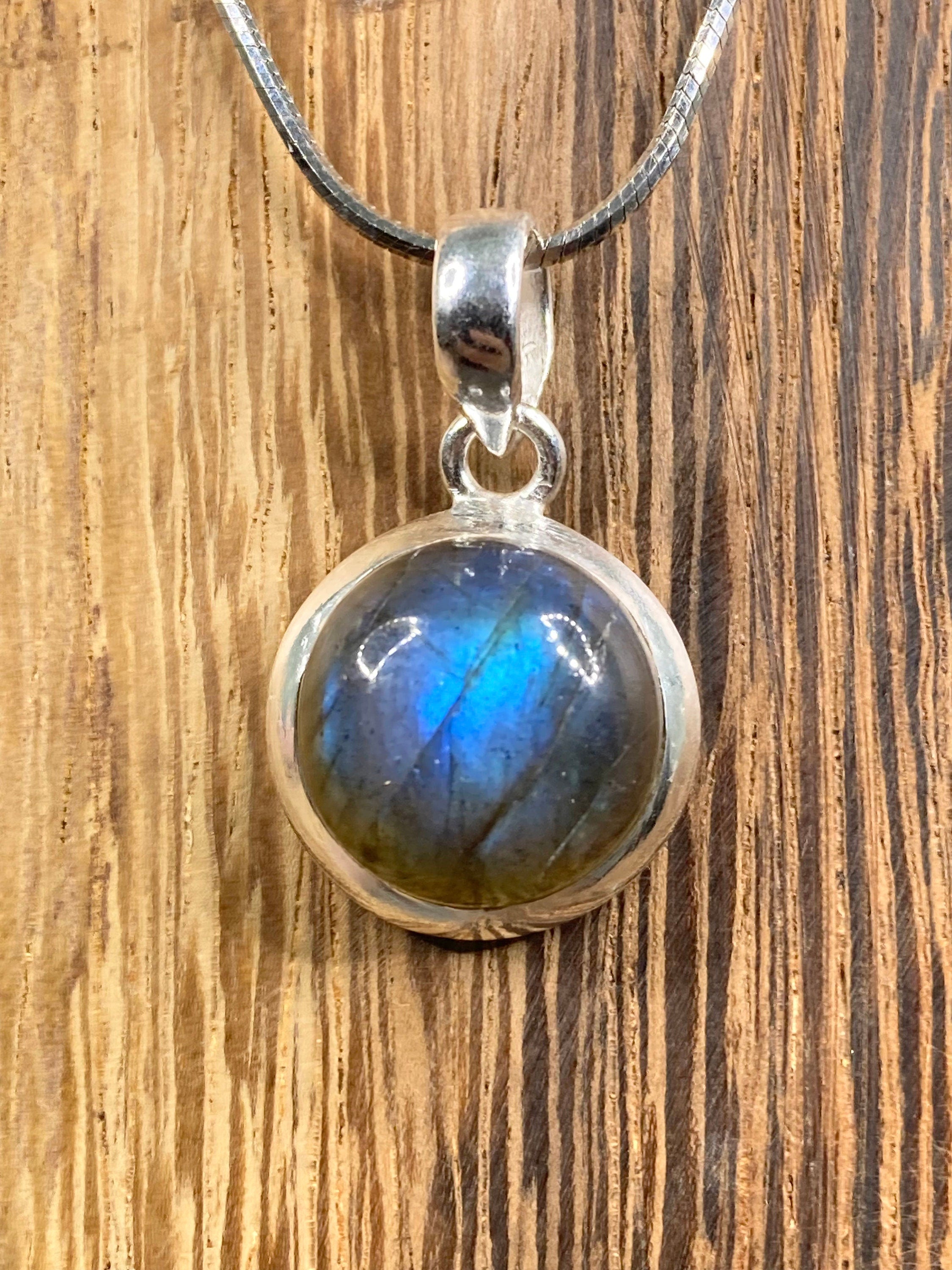 Grade A - Blue Labradorite and Silver Pendant (M03)