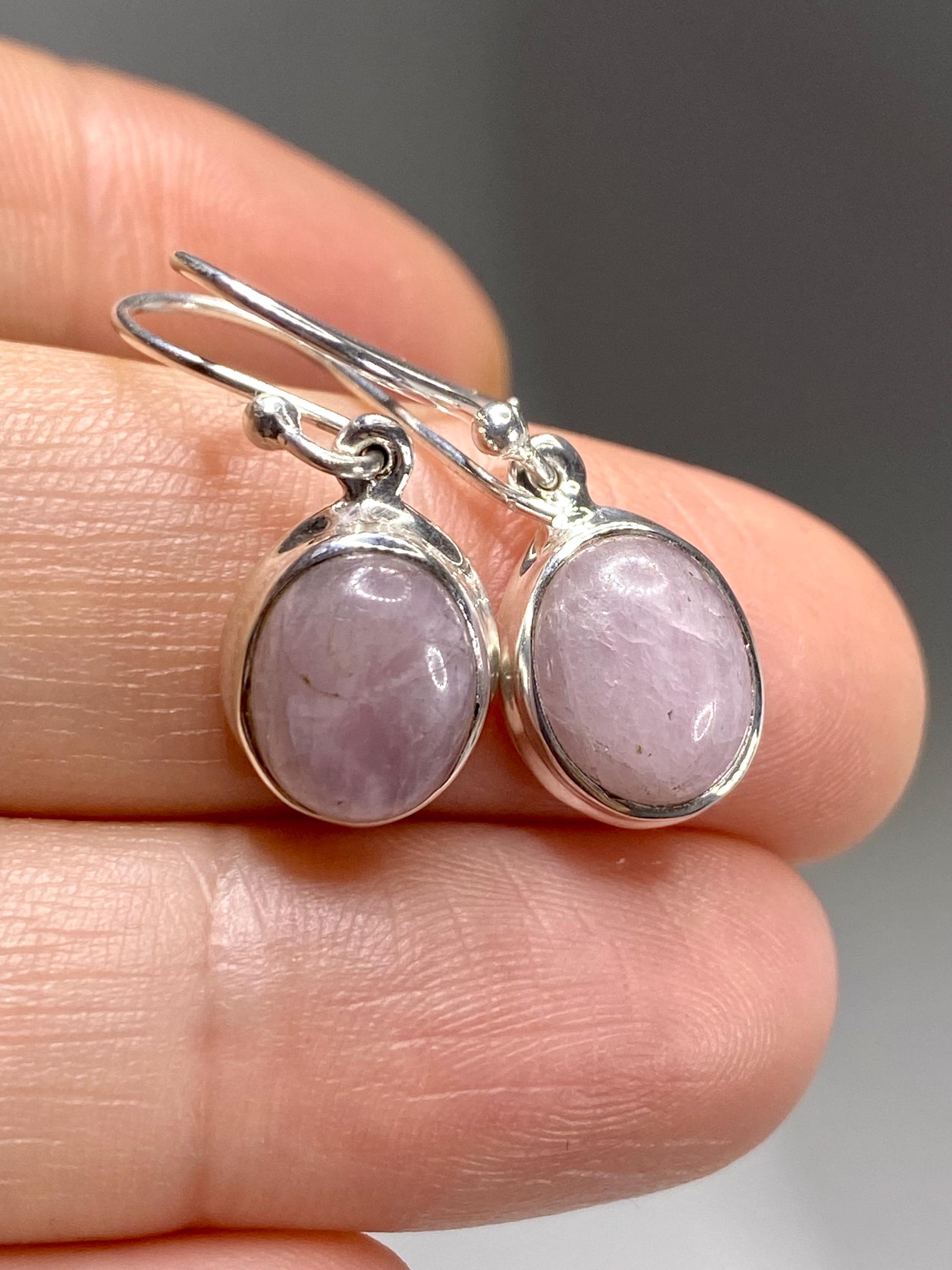 Natural Oval Kunzite Sterling Silver Dangle earrings