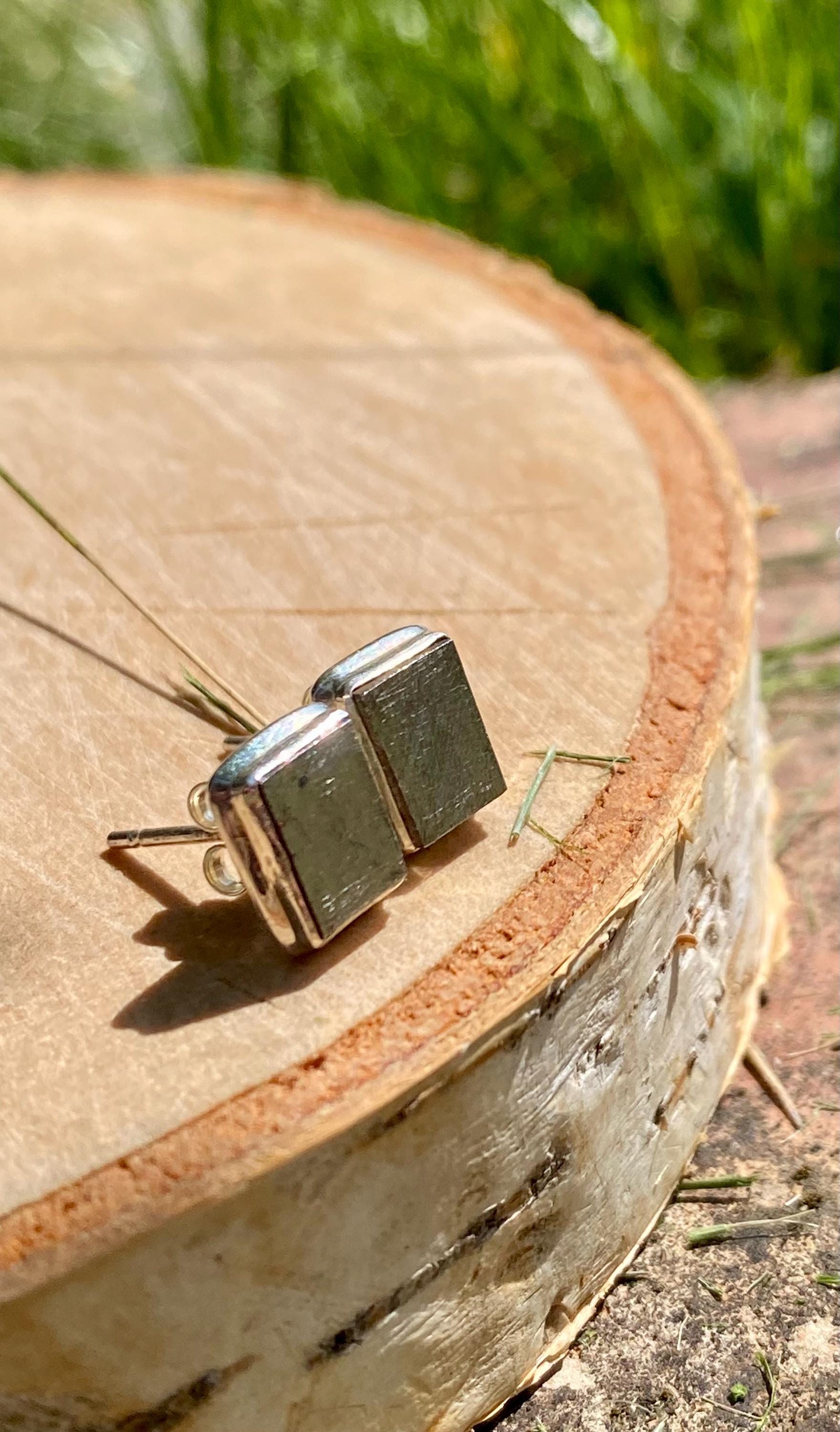 MUONIONALUSTA meteorite Sweden sterling sliver studs