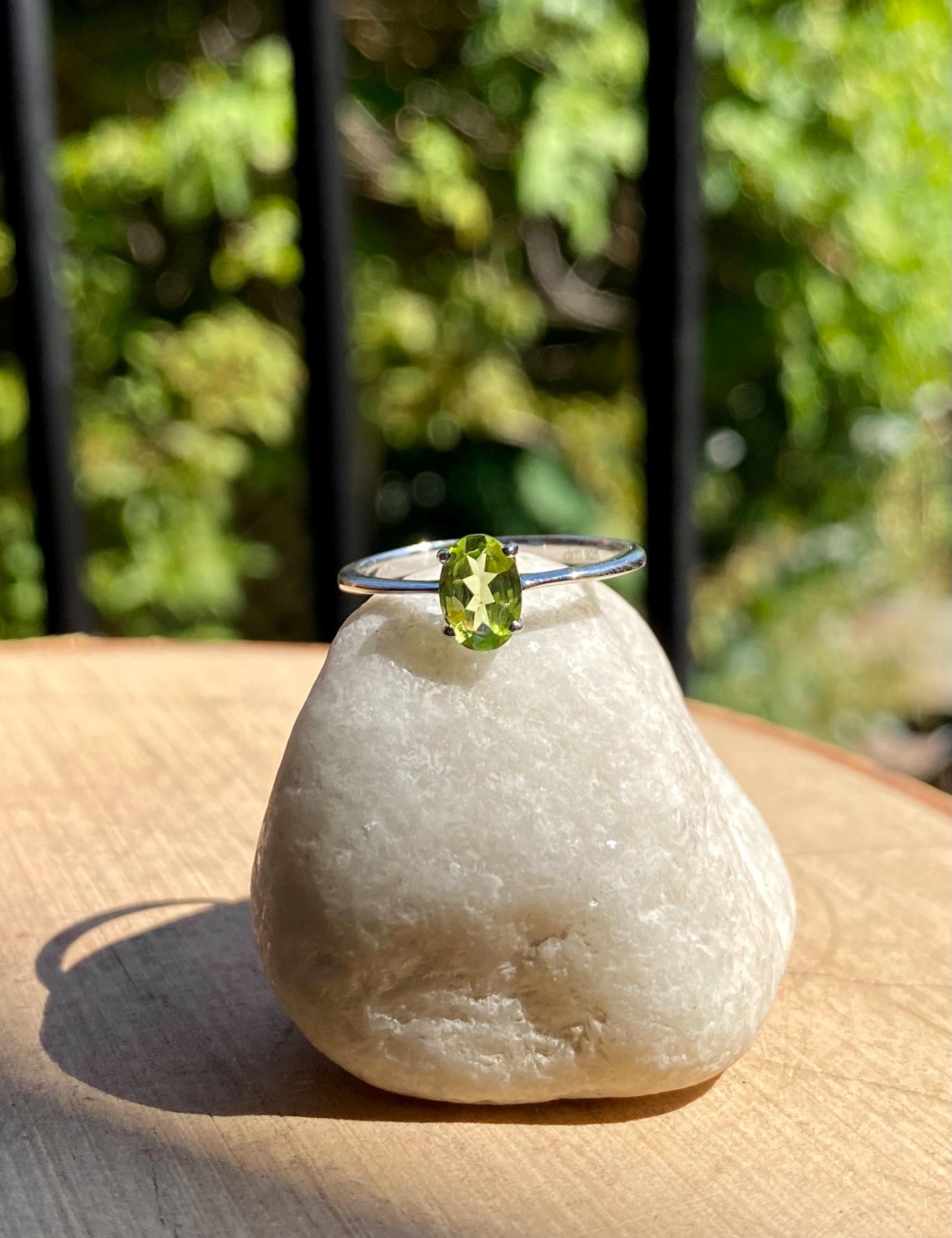 Oval Cut Peridot 925 Sterling Silver Ring