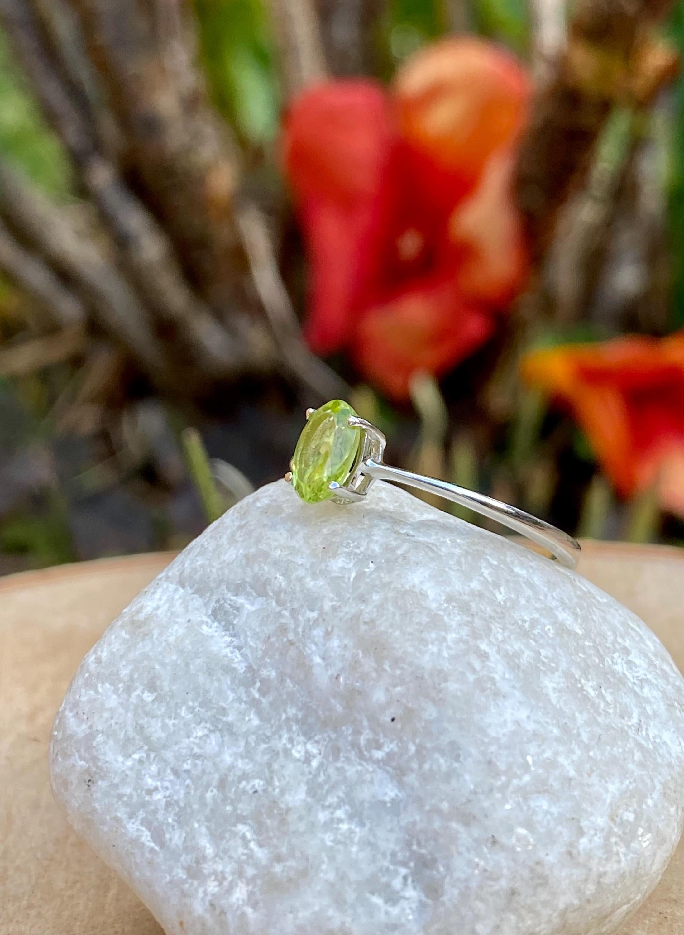 Oval Cut Peridot 925 Sterling Silver Ring