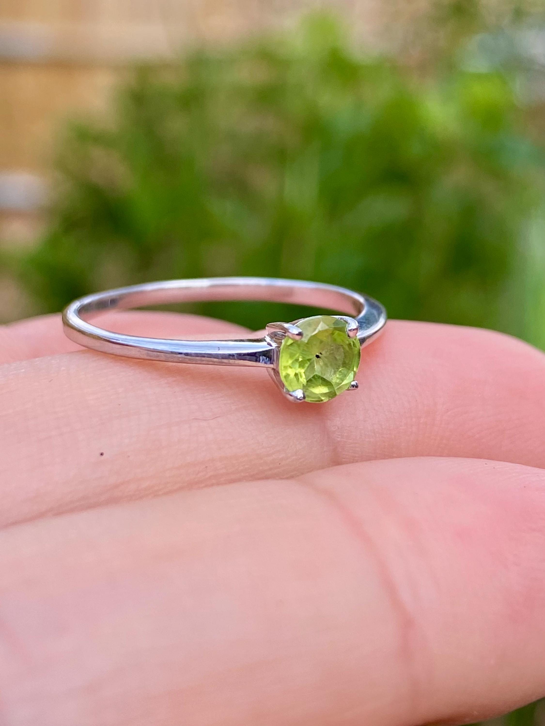 Round Cut Peridot 925 Sterling Silver Ring