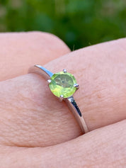 Round Cut Peridot 925 Sterling Silver Ring