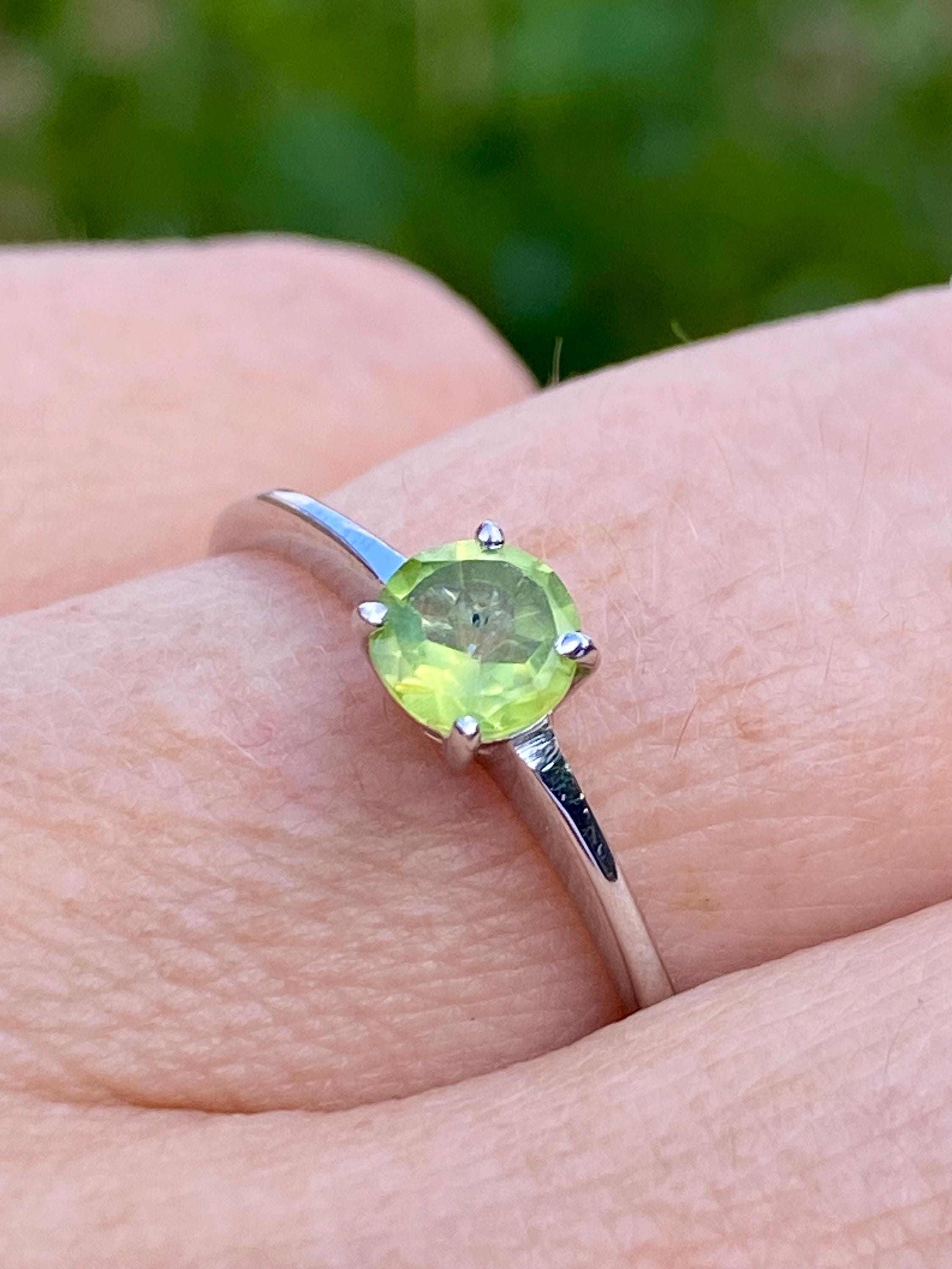 Round Cut Peridot 925 Sterling Silver Ring