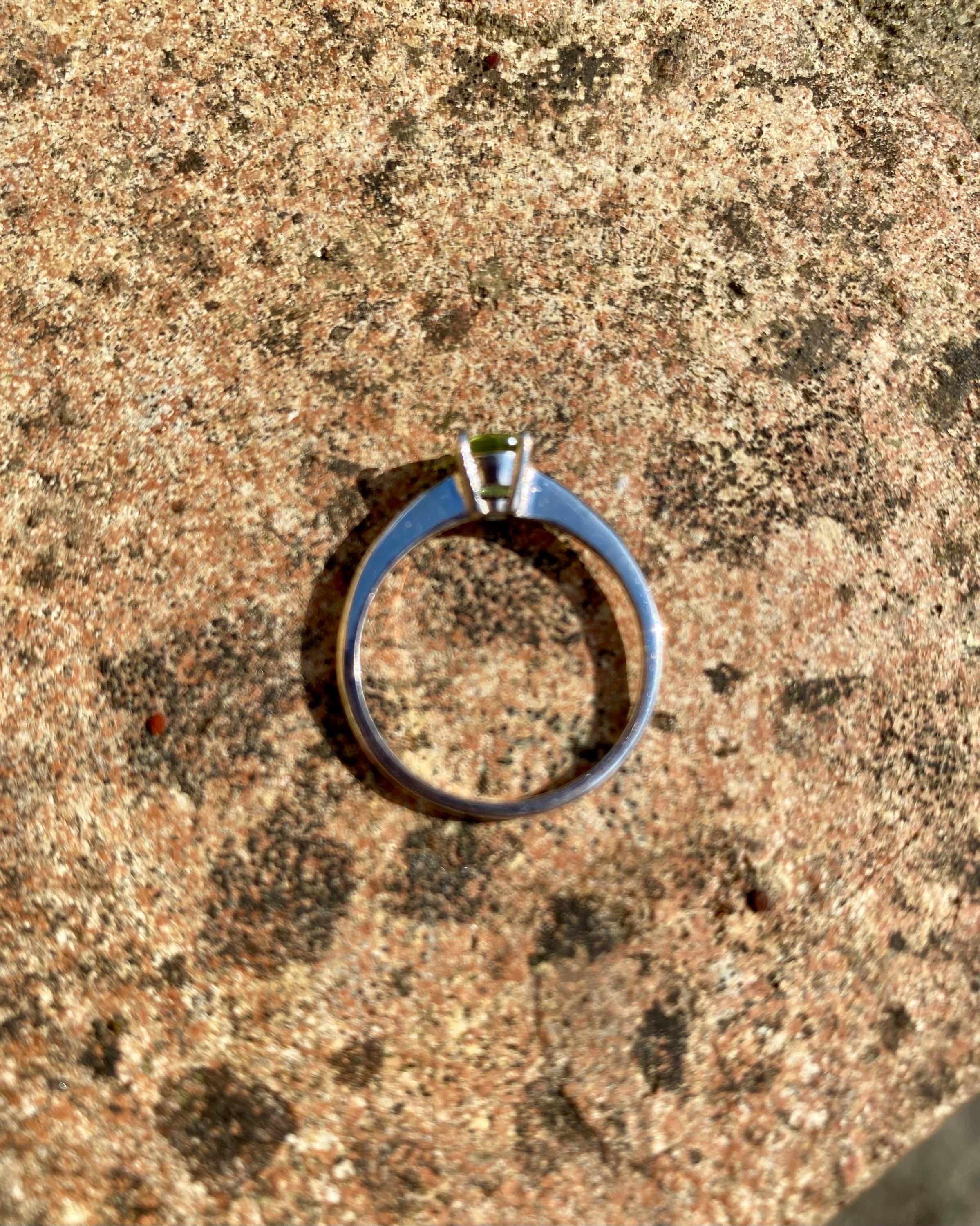 Round Cut Peridot 925 Sterling Silver Ring