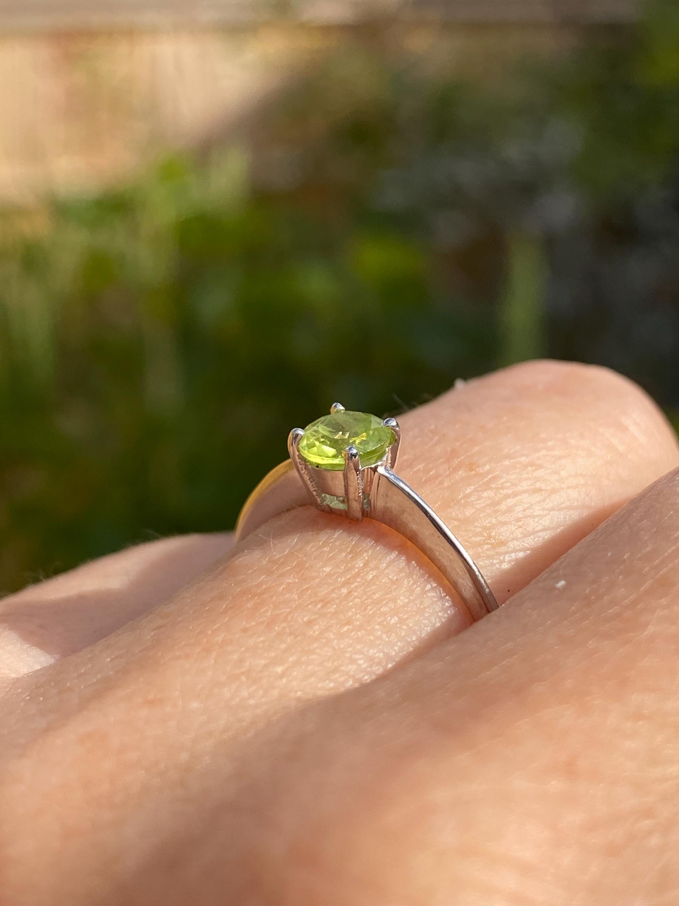 Round Cut Peridot 925 Sterling Silver Ring