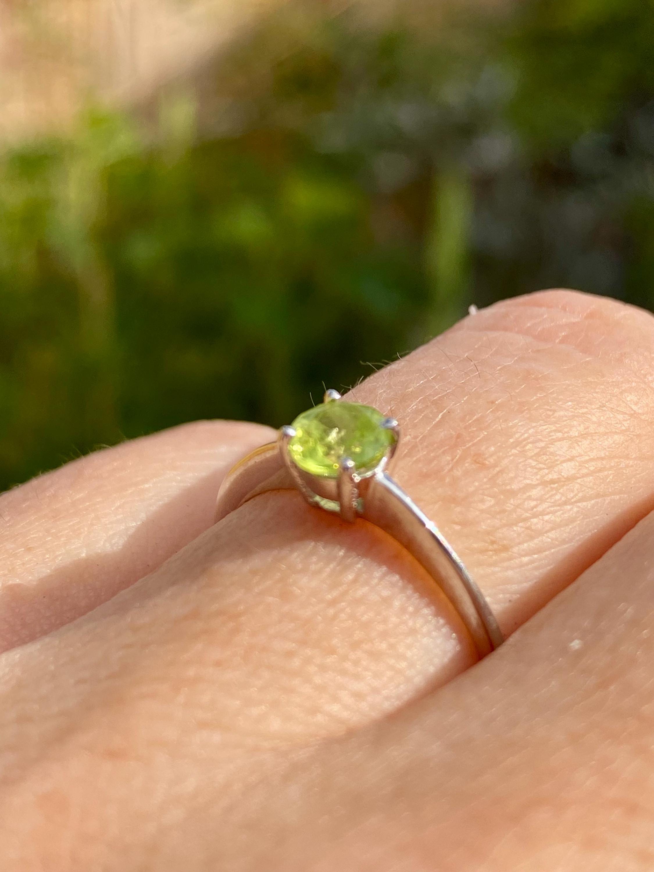 Round Cut Peridot 925 Sterling Silver Ring