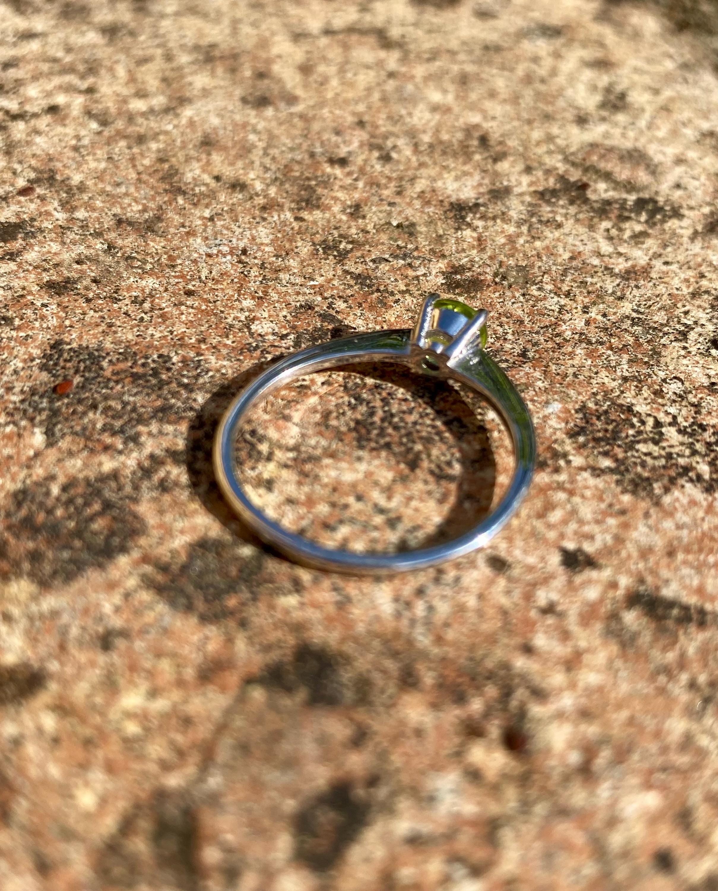 Round Cut Peridot 925 Sterling Silver Ring