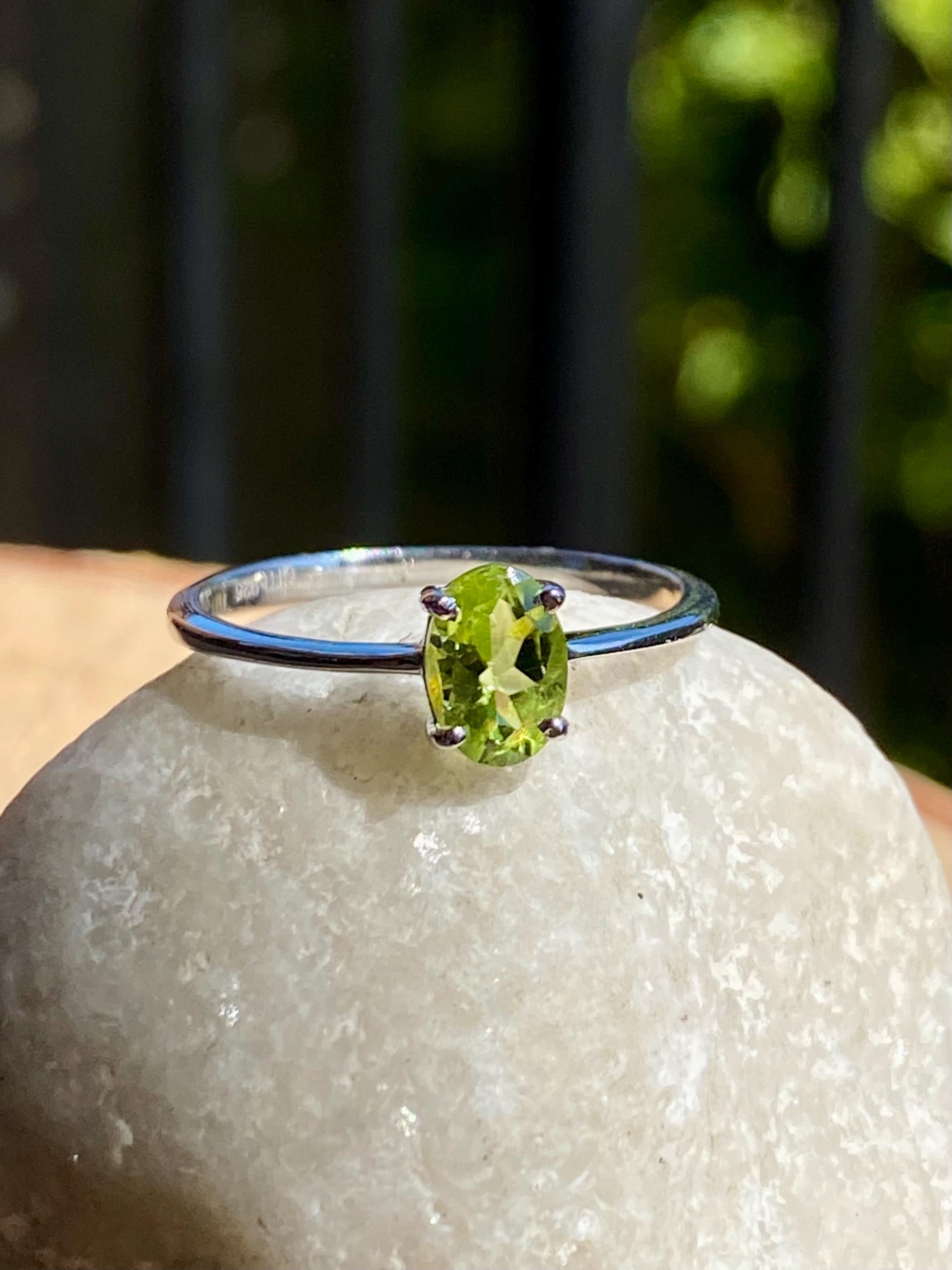 Oval Cut Peridot 925 Sterling Silver Ring
