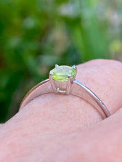 Round Cut Peridot 925 Sterling Silver Ring
