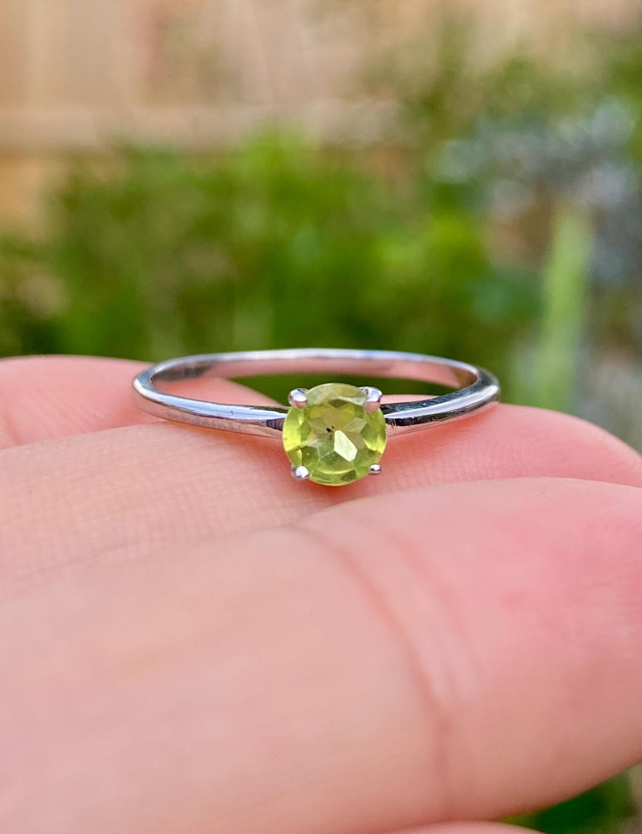 Round Cut Peridot 925 Sterling Silver Ring