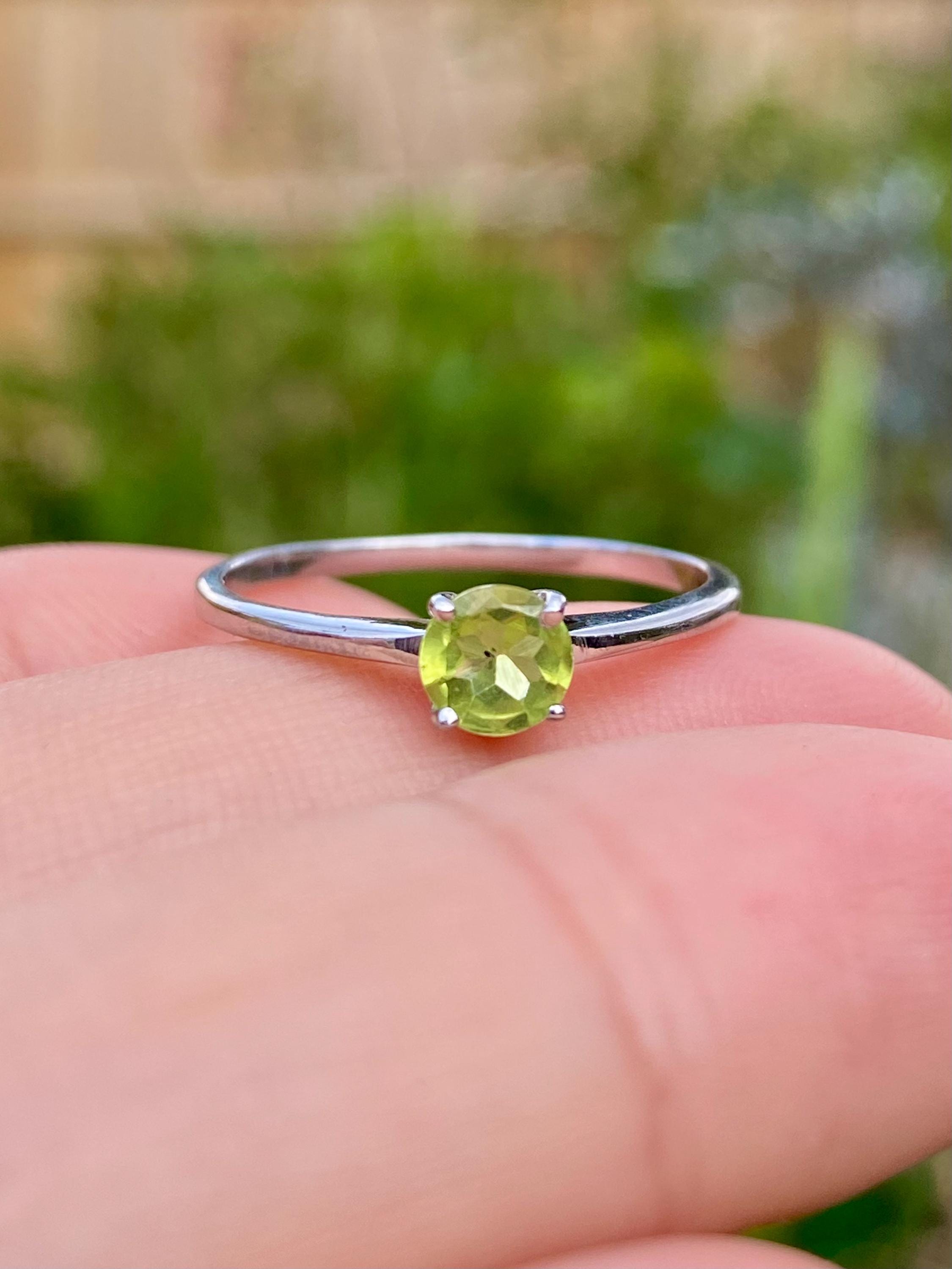 Round Cut Peridot 925 Sterling Silver Ring