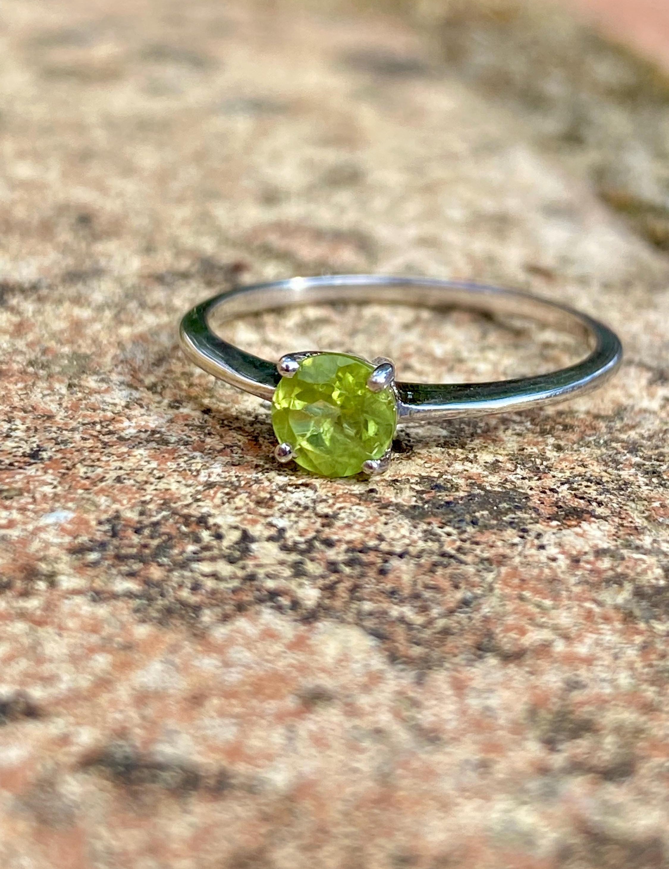 Round Cut Peridot 925 Sterling Silver Ring