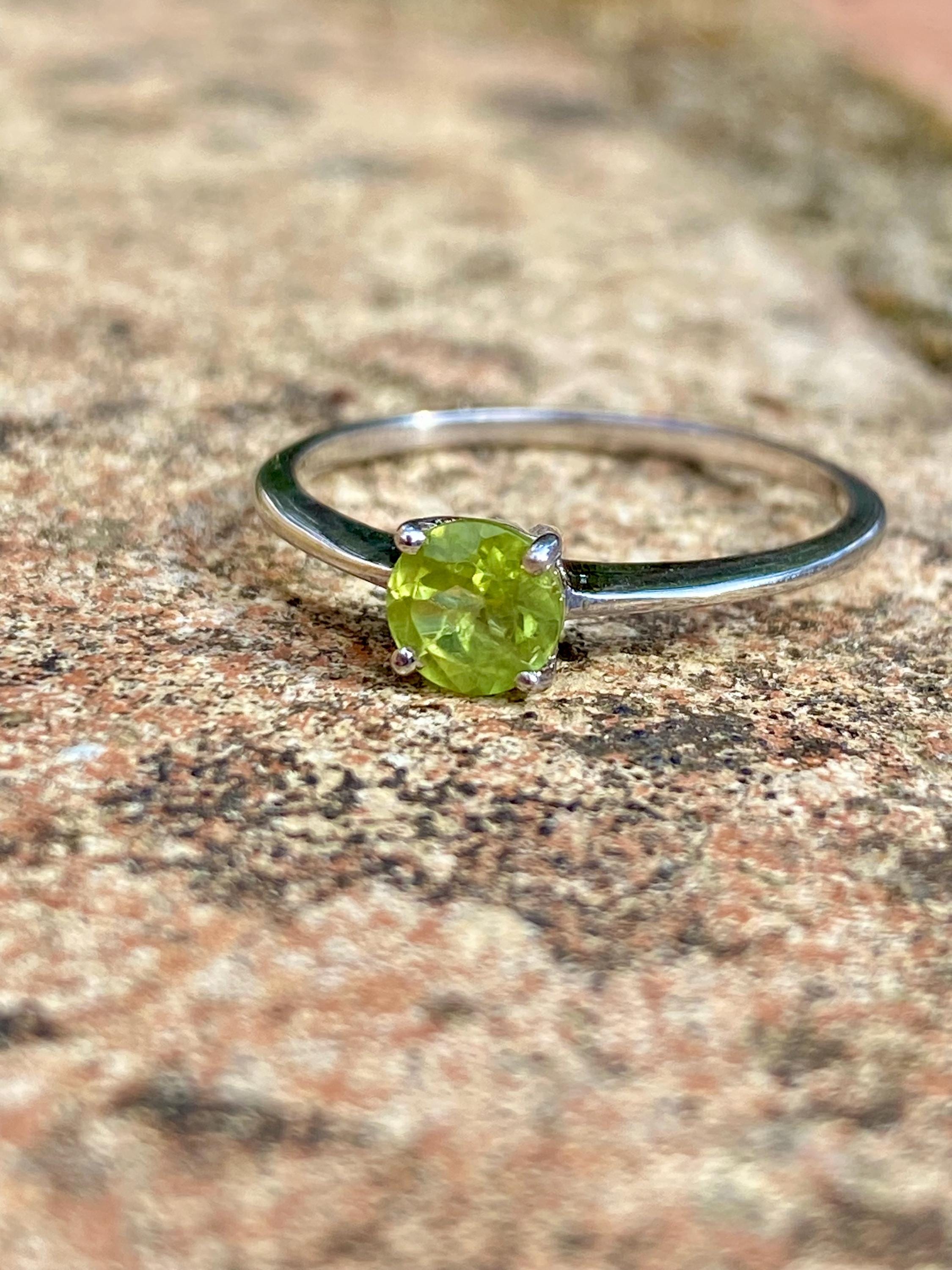 Round Cut Peridot 925 Sterling Silver Ring