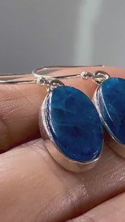 Malgache Neon Blue Apatite 925 silver dangle earrings (UV259)